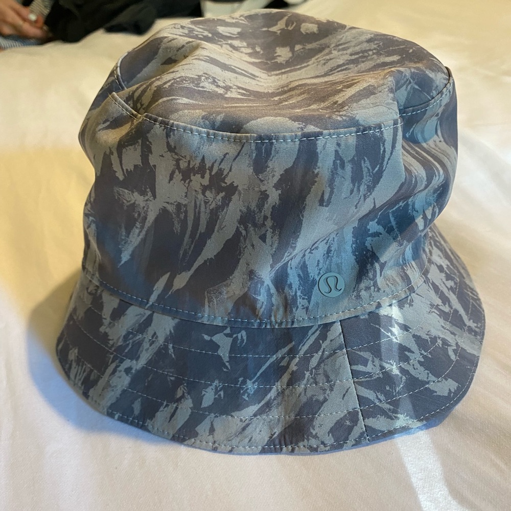 lululemon athletica Blue Gray Patterned Hat